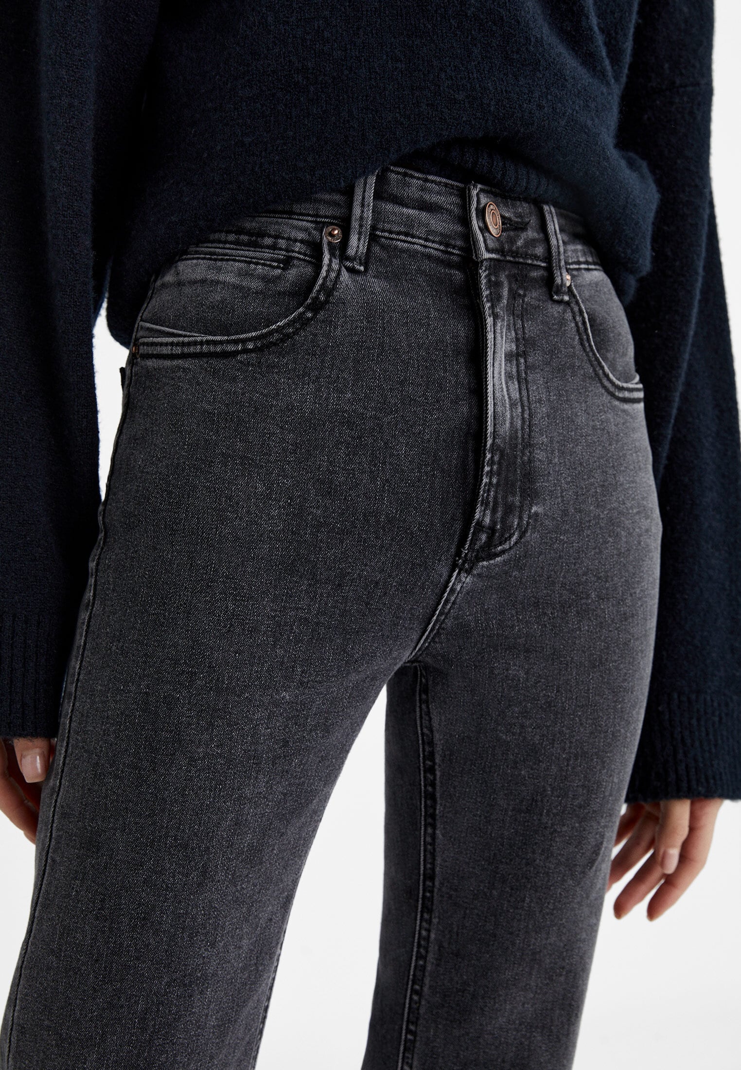 D78 CROPPED FLARED JEANS