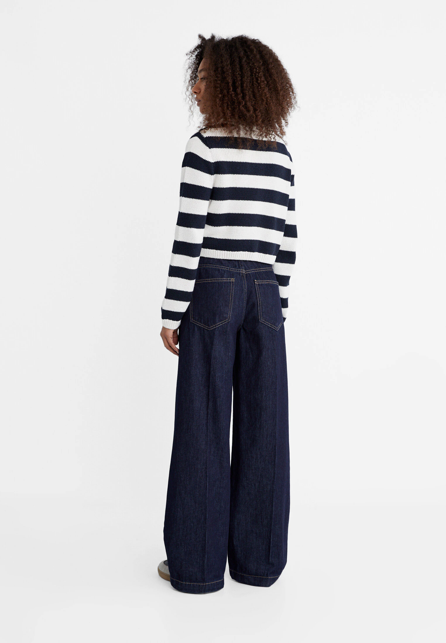STRAIGHT FIT JEANS WITH DARTS