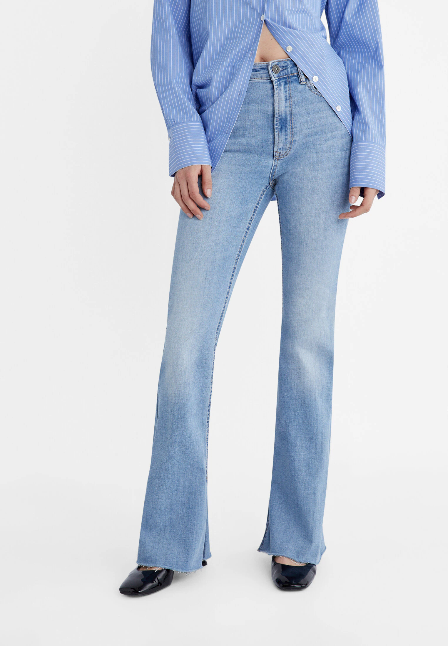 SLIT FIT FLARED JEANS