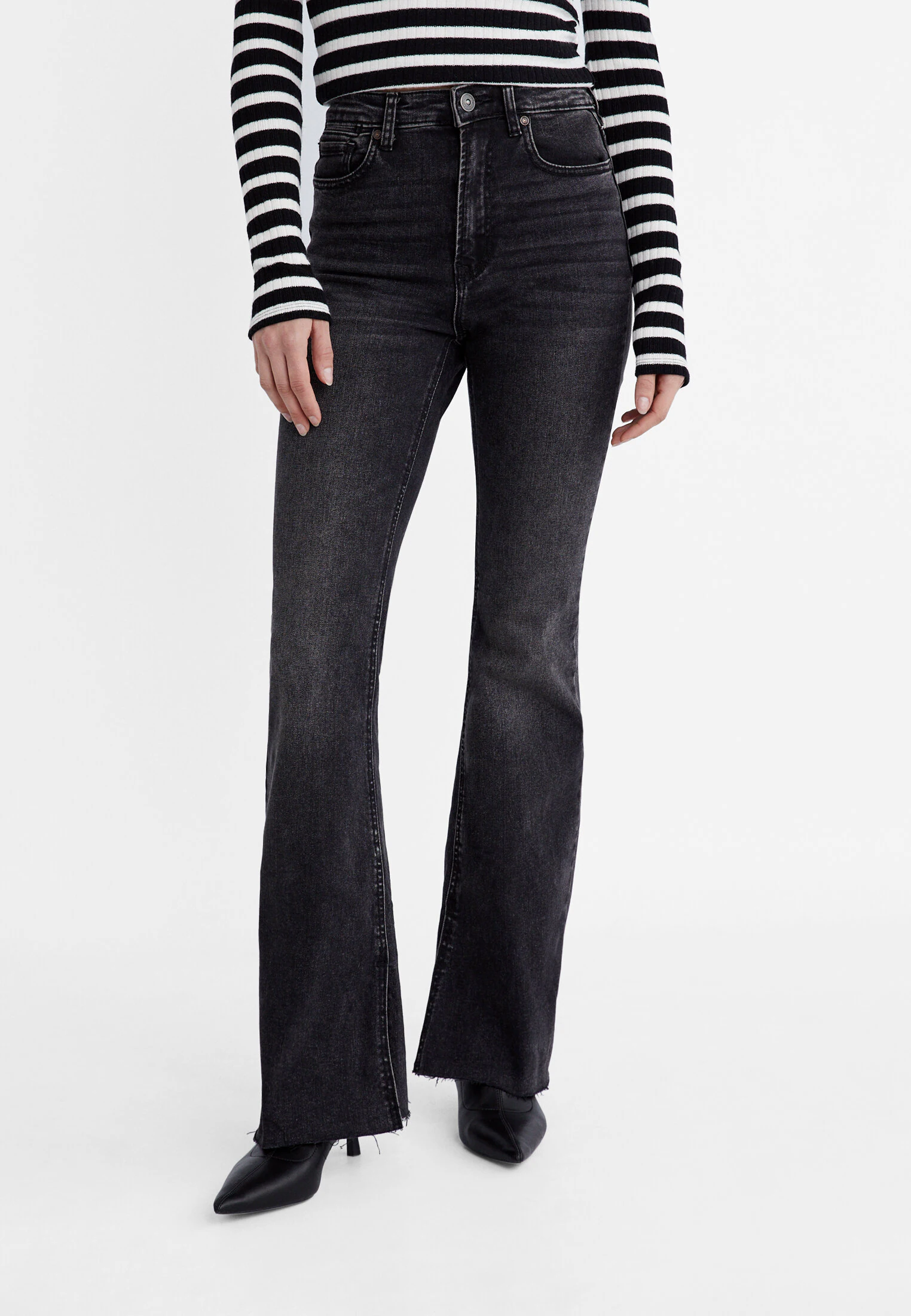 SLIT FIT FLARED JEANS