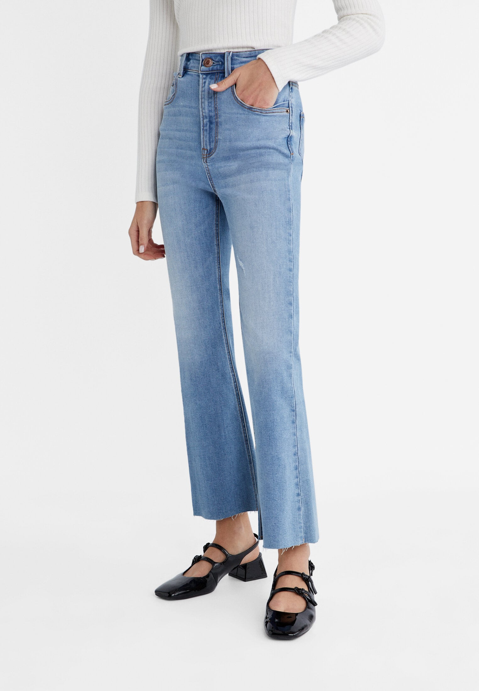 D78 CROPPED FLARED JEANS