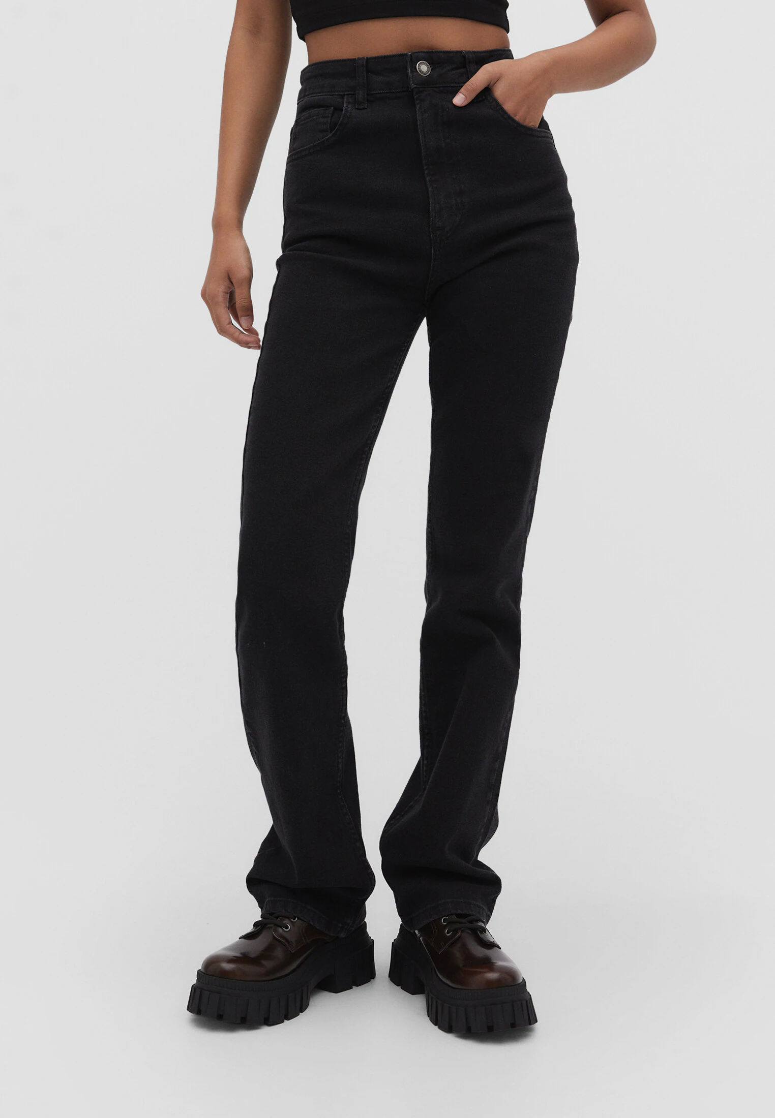 STRAIGHT COMFORT FIT JEANS